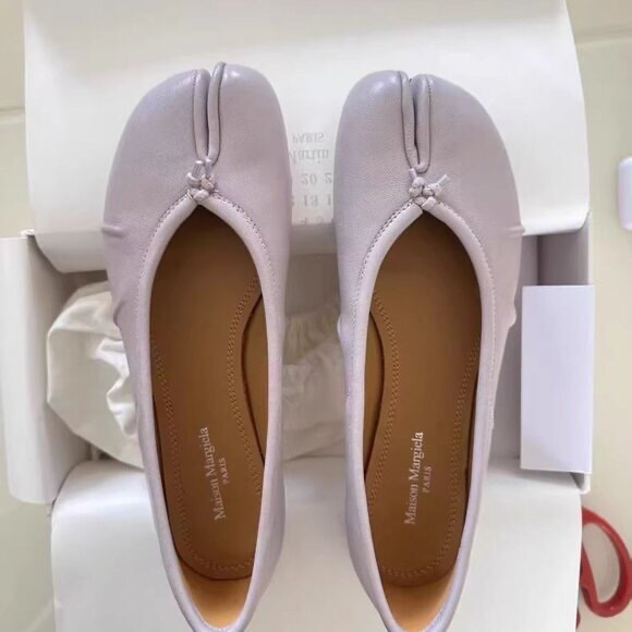 Maison Martin Margiela Women's Lavender Ballet Flats
